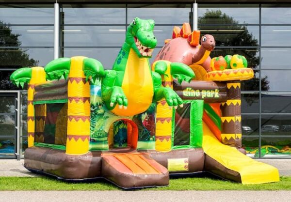 location château gonflable dinosaure, Multiplay Dinoworld, jeux gonflables enfants, château gonflable avec toboggan, événement enfants